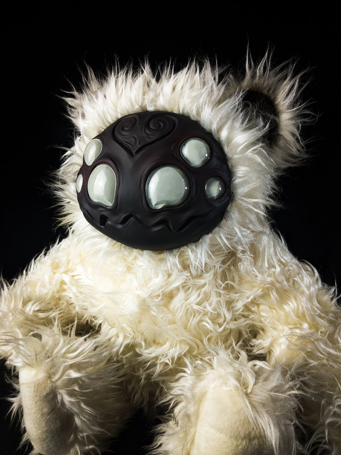 Arakobe (Pale Widow Ver.) - CRYPTCRITS Monster Art Doll Plush Toy