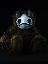 Load image into Gallery viewer, Mori (Brooding Bramble Ver.) - CRYPTCRITS Monster Art Doll Plush Toy
