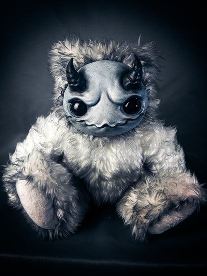 Icey Heart: AZAGARR - CRYPTCRITZ Handcrafted Cute Horned Art Doll Plush Toy for Shadowy Enchantresses