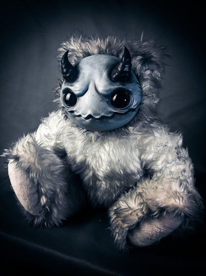 Icey Heart: AZAGARR - CRYPTCRITZ Handcrafted Cute Horned Art Doll Plush Toy for Shadowy Enchantresses