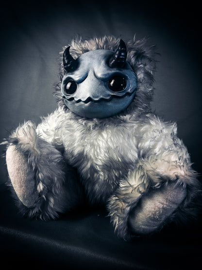 Icey Heart: AZAGARR - CRYPTCRITZ Handcrafted Cute Horned Art Doll Plush Toy for Shadowy Enchantresses