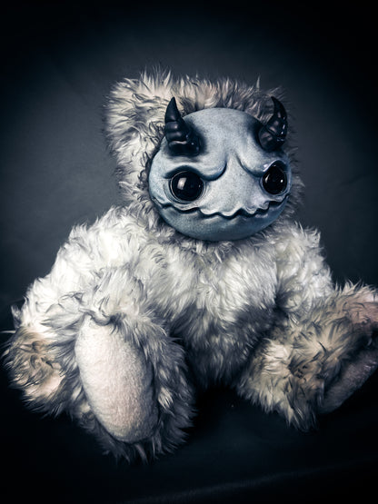 Icey Heart: AZAGARR - CRYPTCRITZ Handcrafted Cute Horned Art Doll Plush Toy for Shadowy Enchantresses