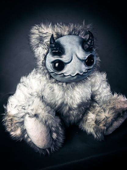 Icey Heart: AZAGARR - CRYPTCRITZ Handcrafted Cute Horned Art Doll Plush Toy for Shadowy Enchantresses