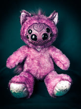 Load image into Gallery viewer, Kitty&#39;s Web: ARAKOBE - CRYPTCRITS Handmade Plush Toy Art Doll for Art Enthusiasts
