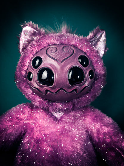Kitty's Web: ARAKOBE - CRYPTCRITS Handmade Plush Toy Art Doll for Art Enthusiasts