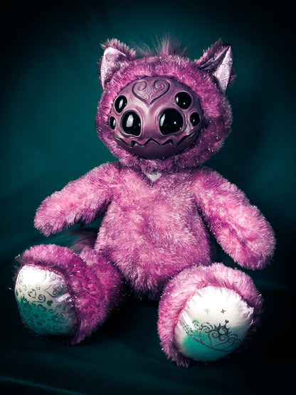 Kitty's Web: ARAKOBE - CRYPTCRITS Handmade Plush Toy Art Doll for Art Enthusiasts