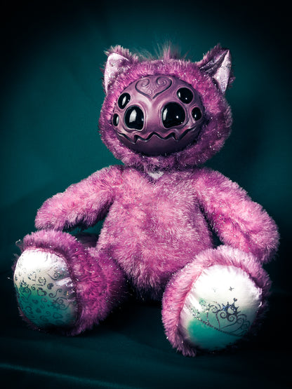 Kitty's Web: ARAKOBE - CRYPTCRITS Handmade Plush Toy Art Doll for Art Enthusiasts