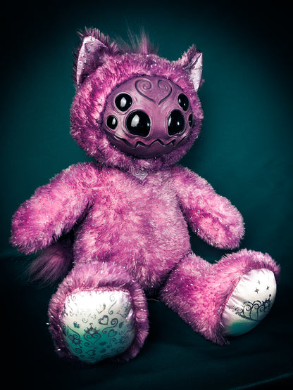 Kitty's Web: ARAKOBE - CRYPTCRITS Handmade Plush Toy Art Doll for Art Enthusiasts