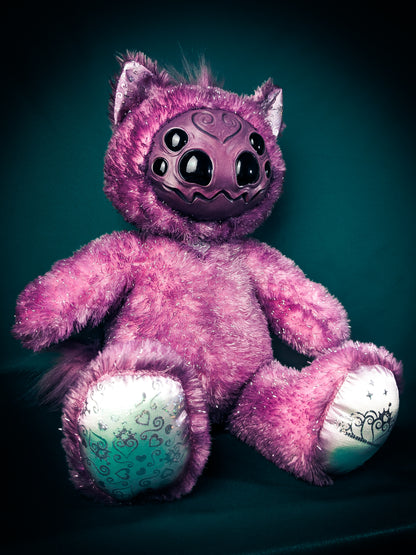 Kitty's Web: ARAKOBE - CRYPTCRITS Handmade Plush Toy Art Doll for Art Enthusiasts