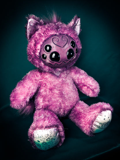 Kitty's Web: ARAKOBE - CRYPTCRITS Handmade Plush Toy Art Doll for Art Enthusiasts