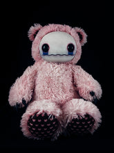 Load image into Gallery viewer, Fuzzy Furrington (Pink Inferno Ver.) - CRYPTCRITZ Monster Art Doll Plush Toy
