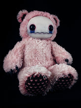 Load image into Gallery viewer, Fuzzy Furrington (Pink Inferno Ver.) - CRYPTCRITZ Monster Art Doll Plush Toy
