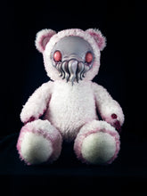 Load image into Gallery viewer, Shimmering Idol: ELDINUTH - CRYPTCRITS Handcrafted Lovecraftian Cthulhu Art Doll Plush Toy for Eldritch Entities
