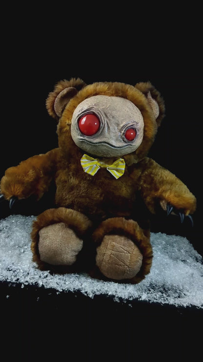 Petulant Peeper: ZIPPO - CRYPTCRITZ