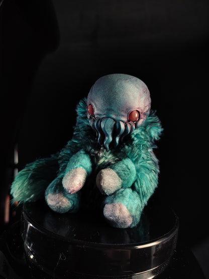FRIENDTHULU Non-Euclidean Flavour - Cryptid Art Doll Plush Toy