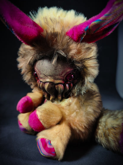 FRIENDTHULU King in Yellow Flavour - Cryptid Art Doll Plush Toy