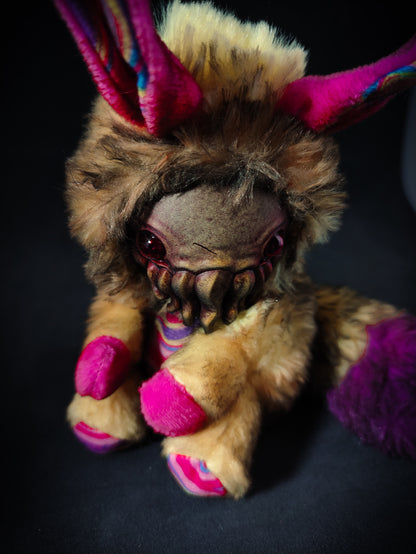 FRIENDTHULU King in Yellow Flavour - Cryptid Art Doll Plush Toy