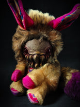 Load image into Gallery viewer, FRIENDTHULU King in Yellow Flavour - Cryptid Art Doll Plush Toy
