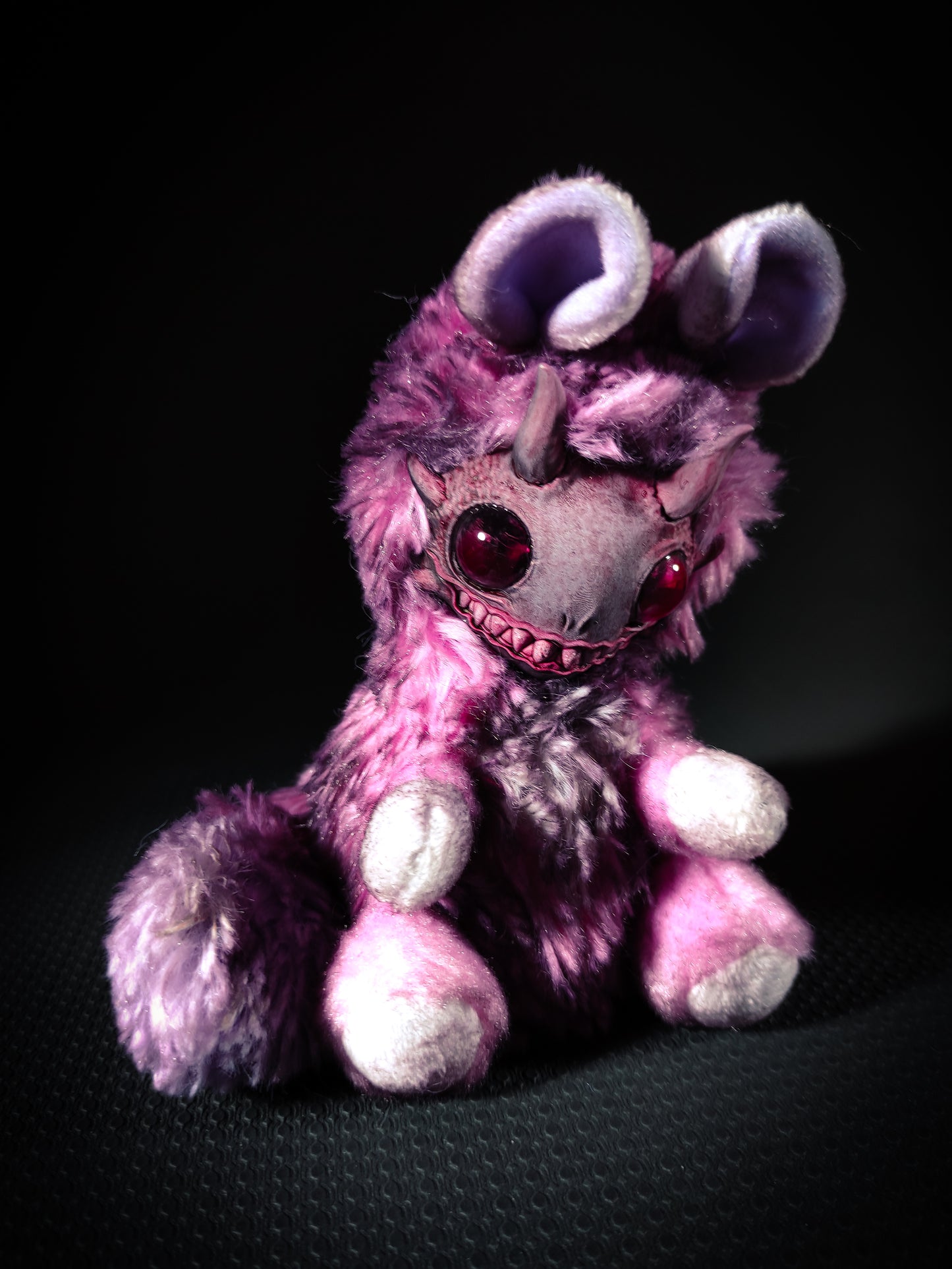 FRIENDPHIBIAN Candy Floss Flavour - Cryptid Art Doll Plush Toy