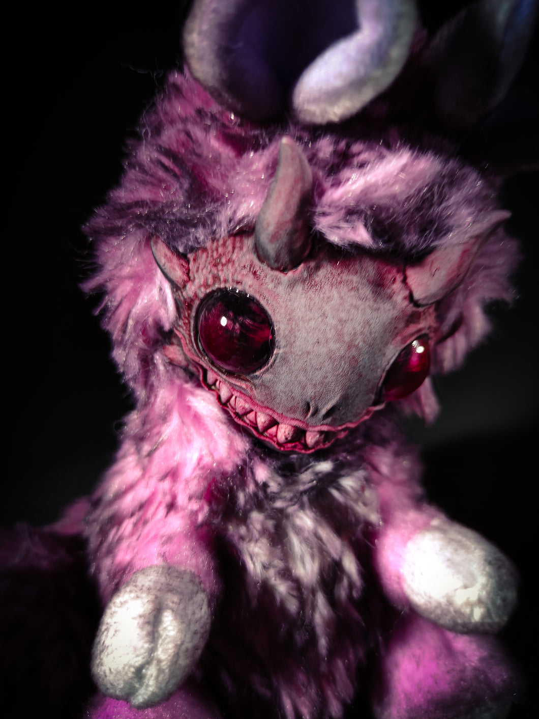 FRIENDPHIBIAN Candy Floss Flavour - Cryptid Art Doll Plush Toy