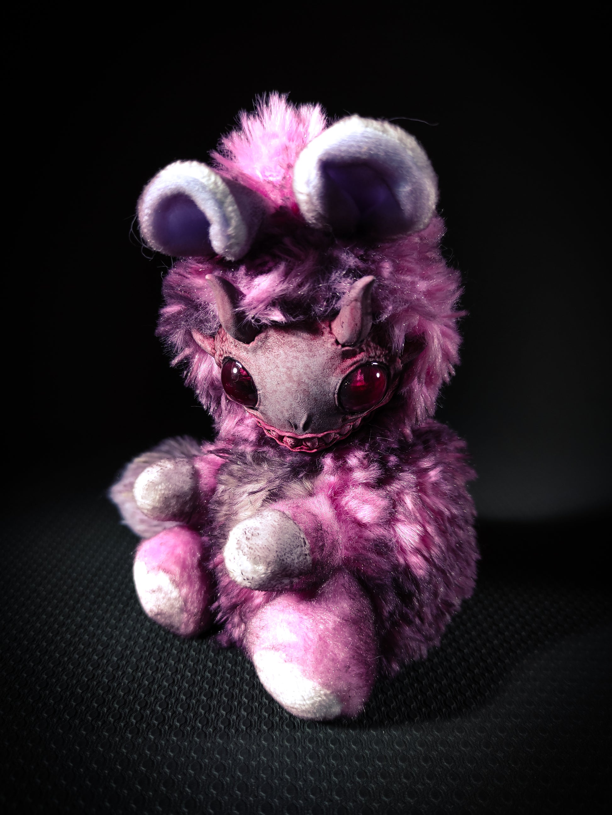 FRIENDPHIBIAN Candy Floss Flavour - Cryptid Art Doll Plush Toy