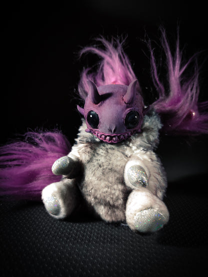 FRIENDPHIBIAN Violent Violet Flavour - Cryptid Art Doll Plush Toy