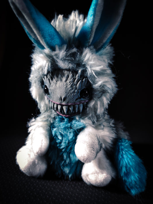 ABOMINABLE FRIEND Frosty Flavour - Yeti Art Doll Plush Toy