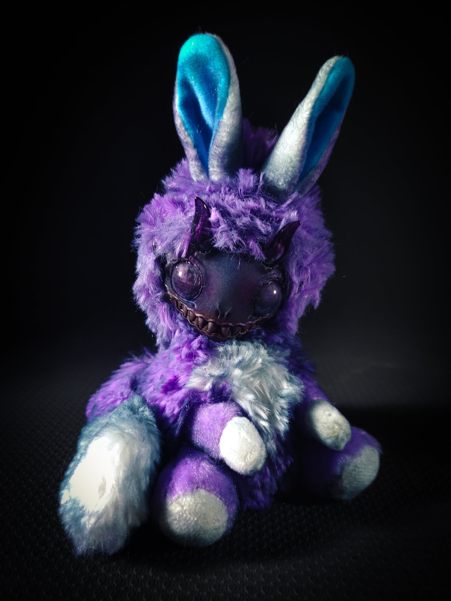 FRIENDPHIBIAN Vindictive Violet Flavour - Cryptid Art Doll Plush Toy