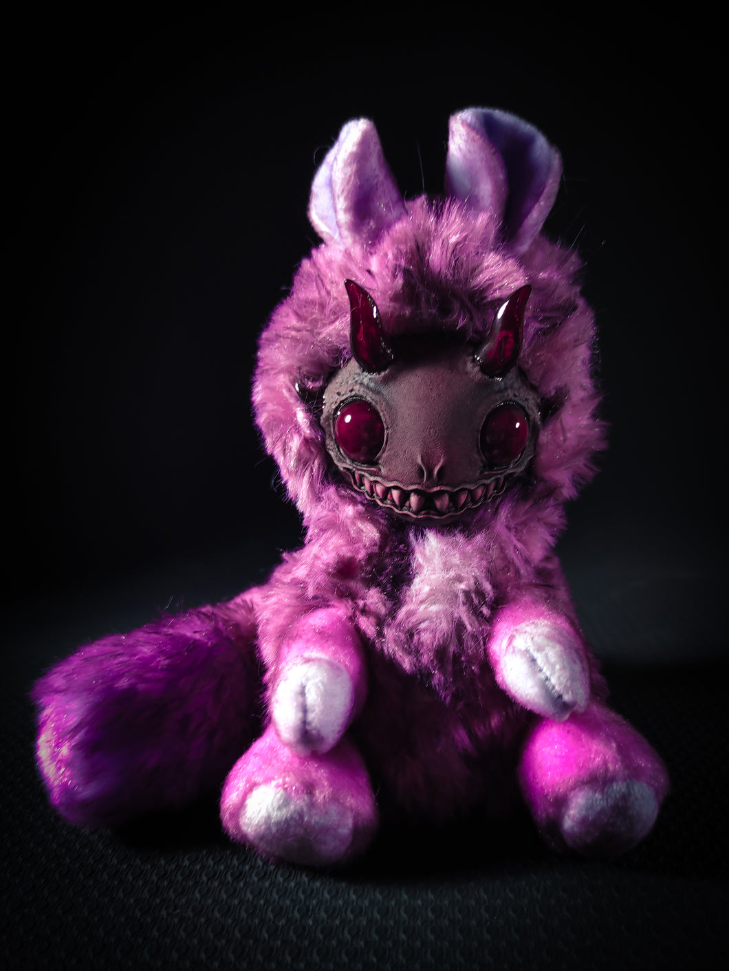 FRIENDPHIBIAN Shin Candy Floss Flavour - Cryptid Art Doll Plush Toy