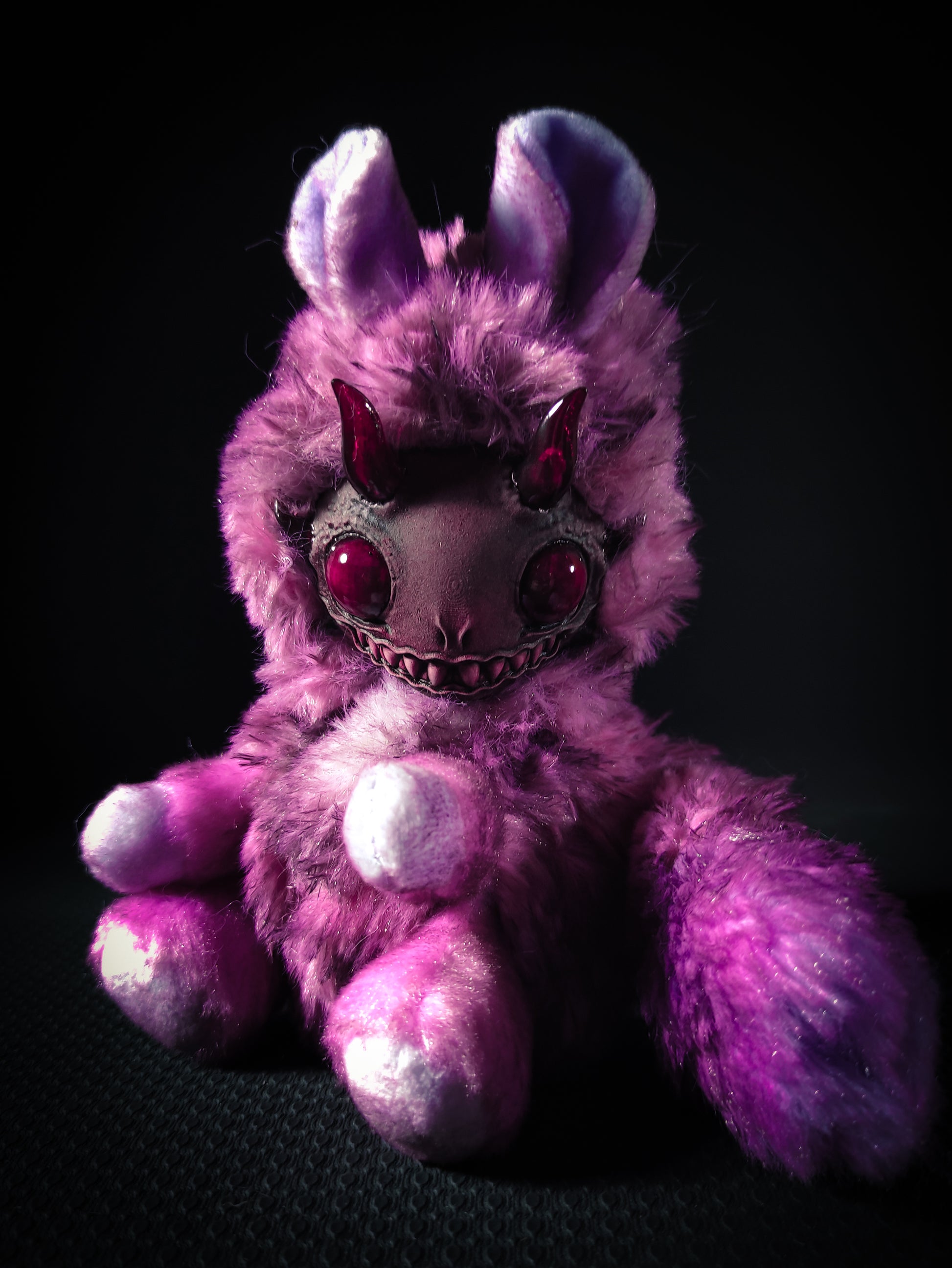 FRIENDPHIBIAN Shin Candy Floss Flavour - Cryptid Art Doll Plush Toy