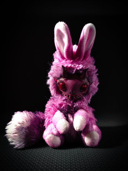 FRIENDPHIBIAN Sickly Sweet II Flavour - Cryptid Art Doll Plush Toy