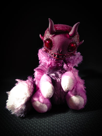 FRIENDPHIBIAN Sickly Sweet II Flavour - Cryptid Art Doll Plush Toy