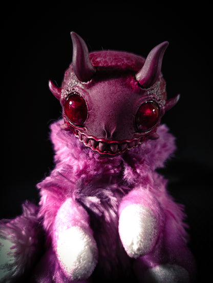 FRIENDPHIBIAN Sickly Sweet II Flavour - Cryptid Art Doll Plush Toy