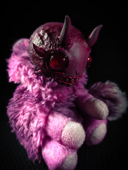 FRIENDPHIBIAN Sickly Sweet Flavour - Cryptid Art Doll Plush Toy