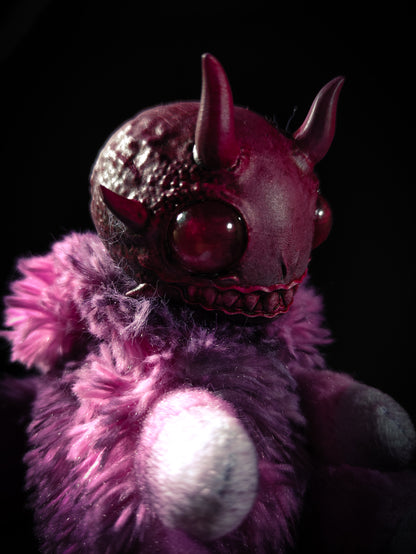 FRIENDPHIBIAN Sickly Sweet Flavour - Cryptid Art Doll Plush Toy