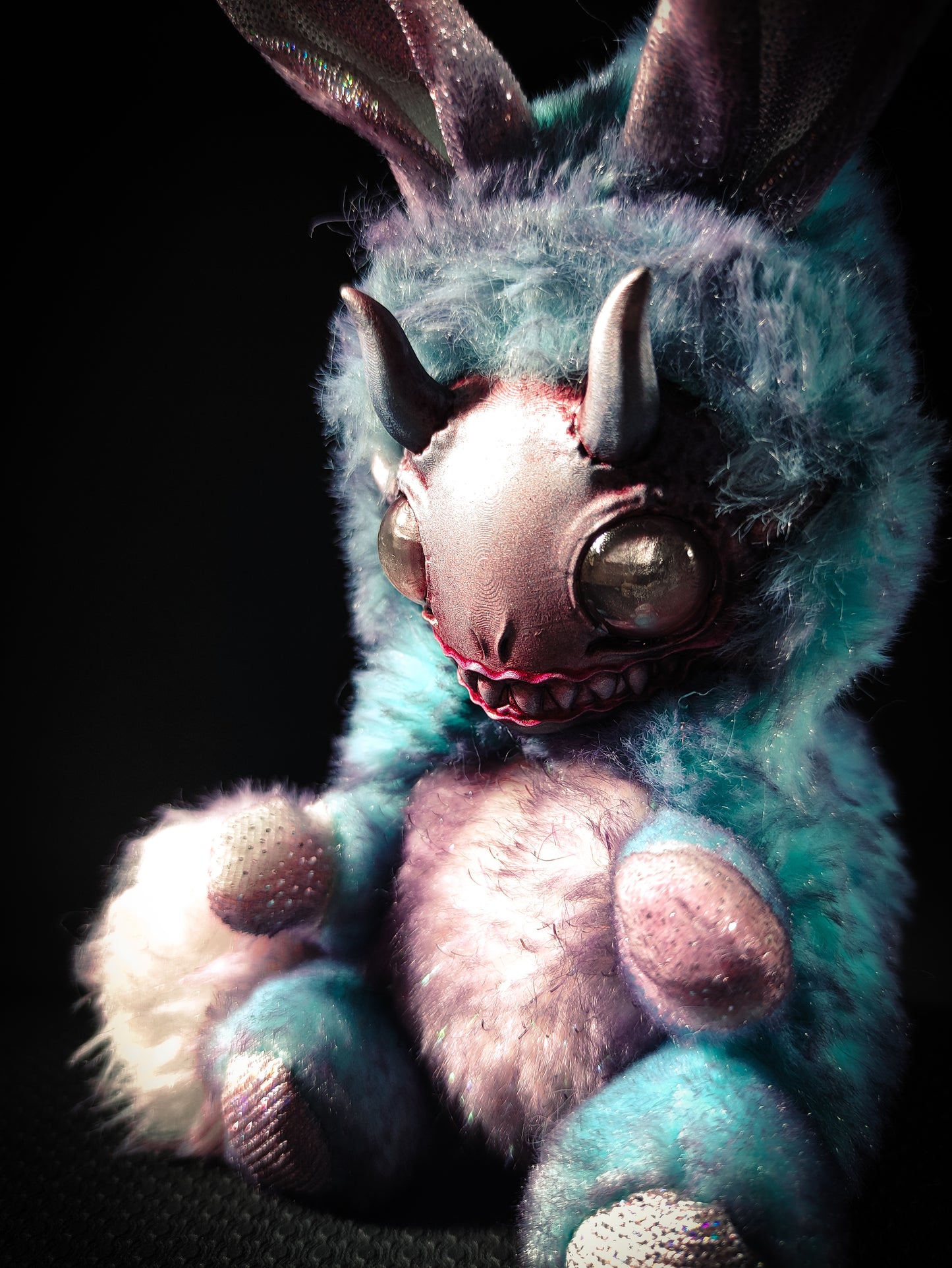 FRIENDPHIBIAN Bubblegum Flavour - Cryptid Art Doll Plush Toy