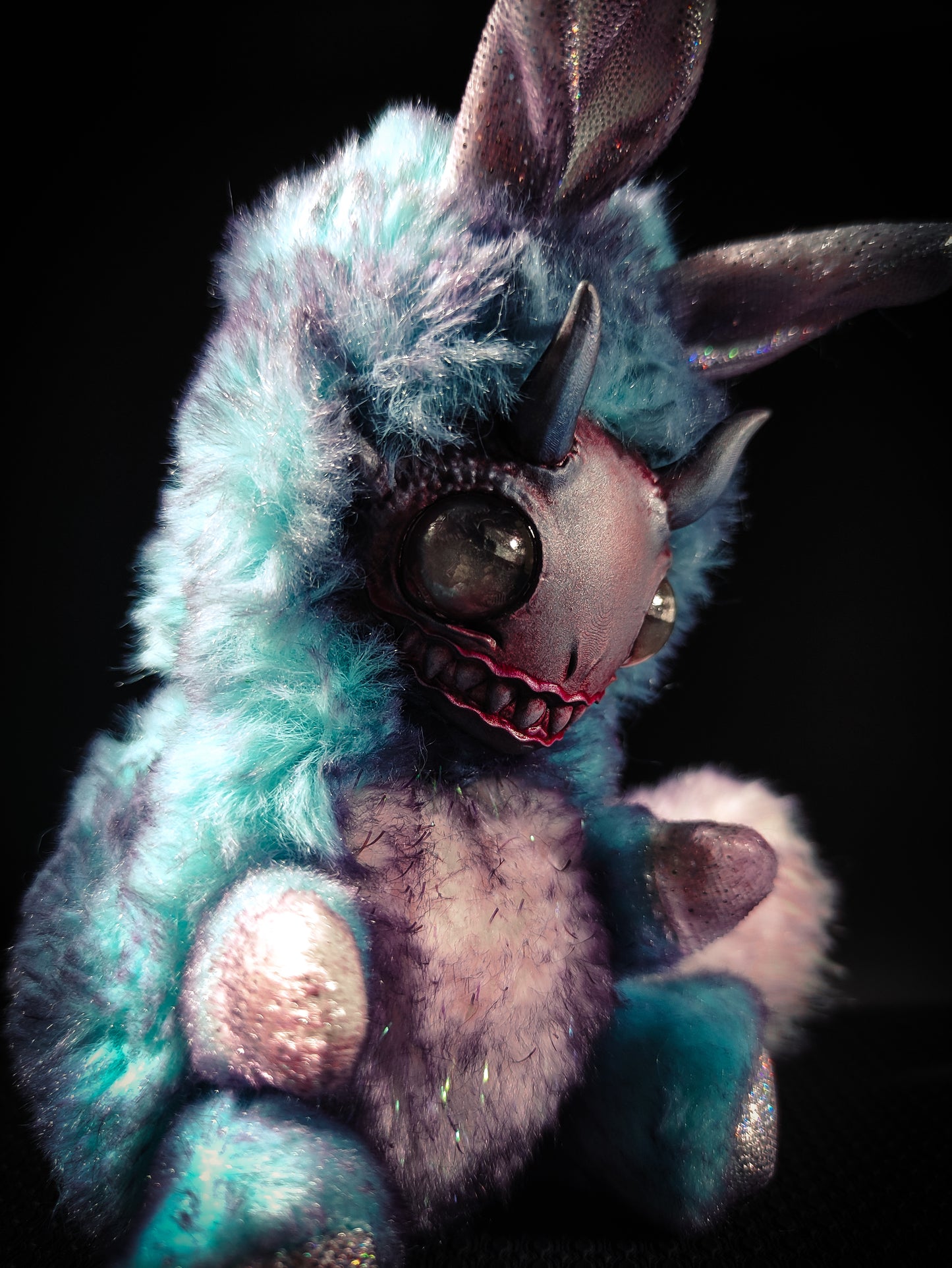 FRIENDPHIBIAN Bubblegum Flavour - Cryptid Art Doll Plush Toy