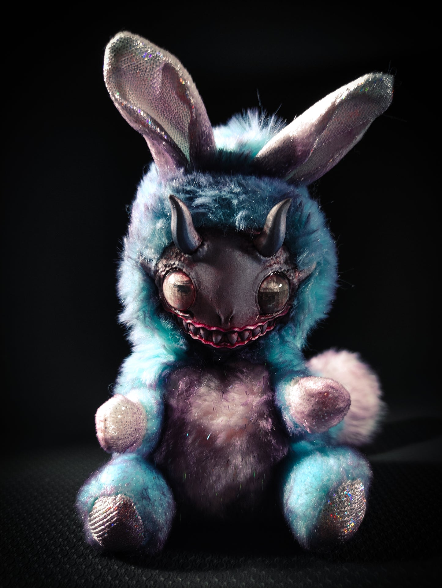 FRIENDPHIBIAN Bubblegum Flavour - Cryptid Art Doll Plush Toy