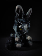 Load image into Gallery viewer, Cheshire - FIENDLINE Cryptid Art Doll Plush Toy
