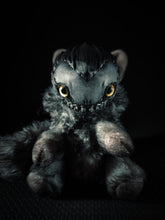 Load image into Gallery viewer, Thyuk - FREAPERS Cryptid Art Doll Plush Toy

