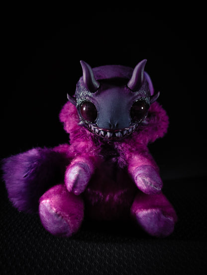 Reeful - FRIENDPHIBIAN Cryptid Art Doll Plush Toy