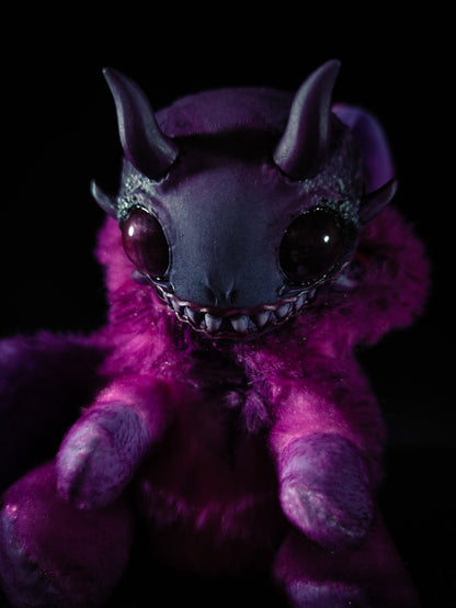 Reeful - FRIENDPHIBIAN Cryptid Art Doll Plush Toy