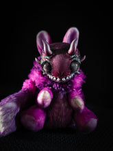 Load image into Gallery viewer, Insinkorul - FRIENDPHIBIAN Cryptid Art Doll Plush Toy
