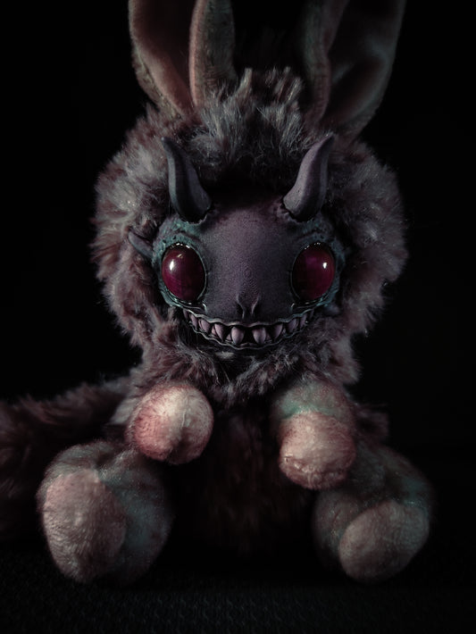 Razoal - FRIENDPHIBIAN Cryptid Art Doll Plush Toy