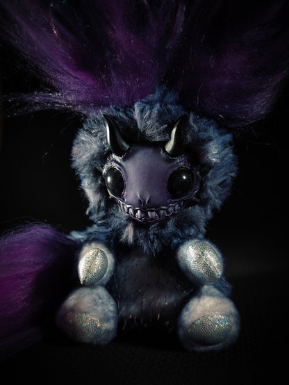 Pazclun - FRIENDPHIBIAN Cryptid Art Doll Plush Toy