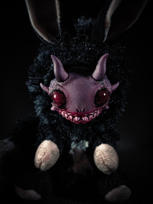 Dagyuin - FRIENDPHIBIAN Cryptid Art Doll Plush Toy