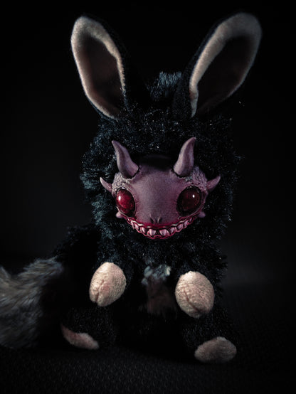 Dagyuin - FRIENDPHIBIAN Cryptid Art Doll Plush Toy