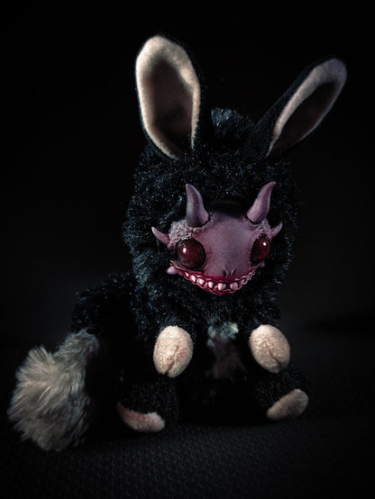 Dagyuin - FRIENDPHIBIAN Cryptid Art Doll Plush Toy
