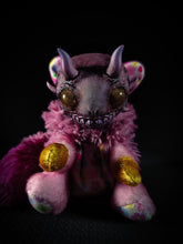 Load image into Gallery viewer, Shimyuld - FRIENDPHIBIAN Cryptid Art Doll Plush Toy
