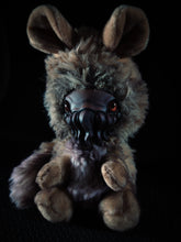 Load image into Gallery viewer, Sithocoa - FRIENDTHULU Cryptid Art Doll Plush Toy
